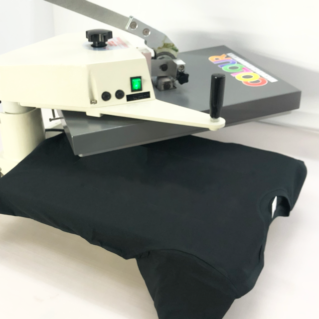 Place_garment_on_press